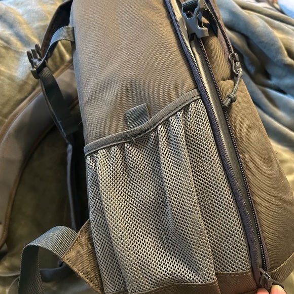 Tahoe BP150 micro and pixel camo. Lowerpro camera bag. - Picture 3 of 6